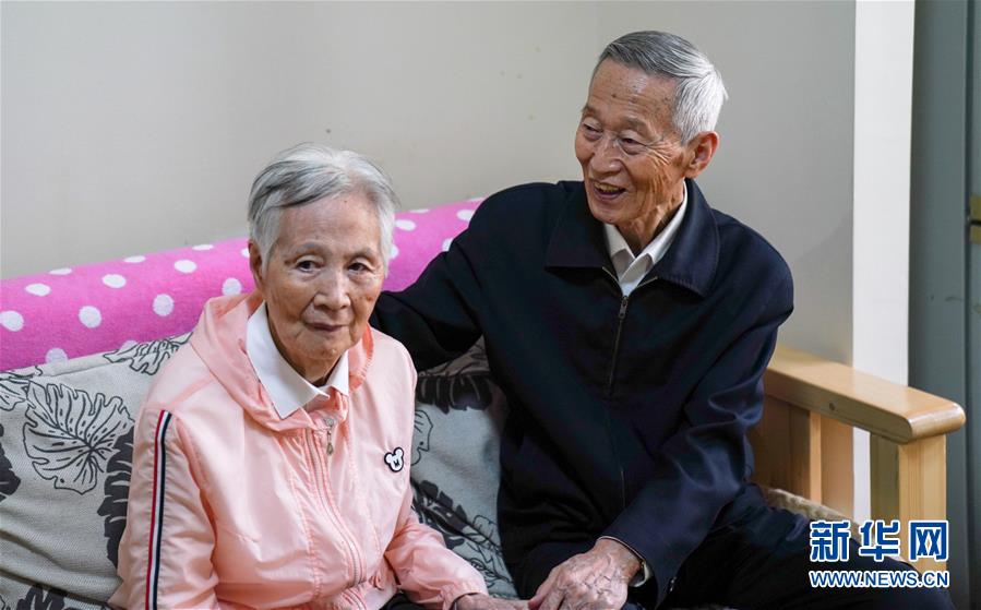 (新華全媒頭條·時(shí)代先鋒·圖文互動(dòng))(9)傳奇的英雄 無(wú)悔的忠誠(chéng)——記刑偵痕跡檢驗(yàn)專(zhuān)家崔道植