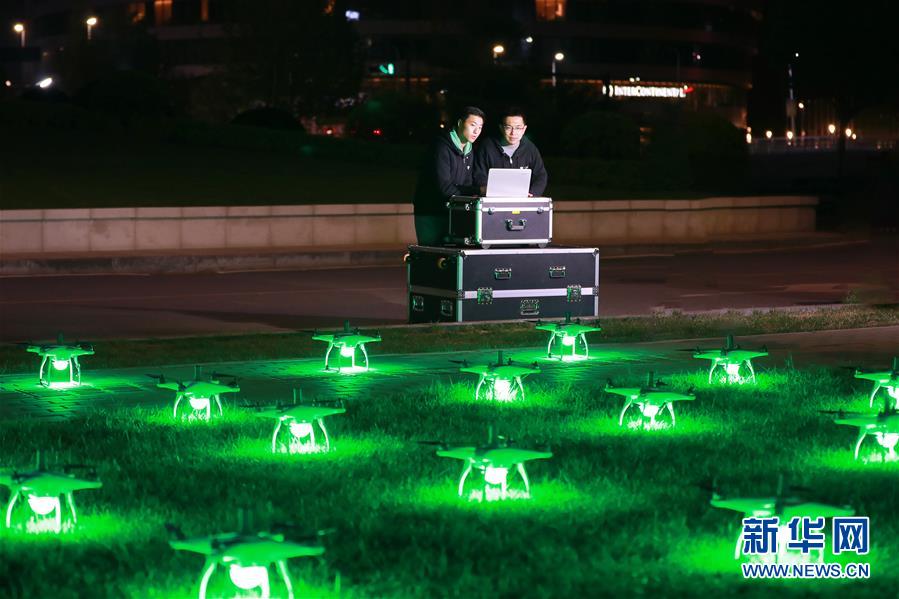 （圖文互動(dòng)）（2）心懷藍(lán)天　逐夢(mèng)云霄&mdash;&mdash;記天津大學(xué)教授、一飛智控創(chuàng)始人齊俊桐