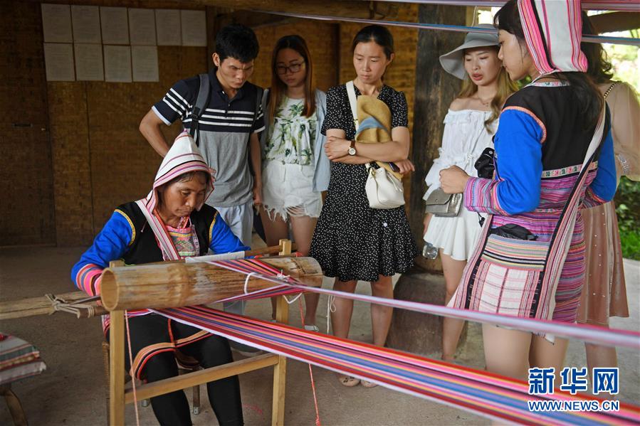 （圖文互動(dòng)）（3）從&ldquo;最后定族&rdquo;到&ldquo;率先脫貧&rdquo;&mdash;&mdash;我國第56個(gè)民族基諾族脫貧記事