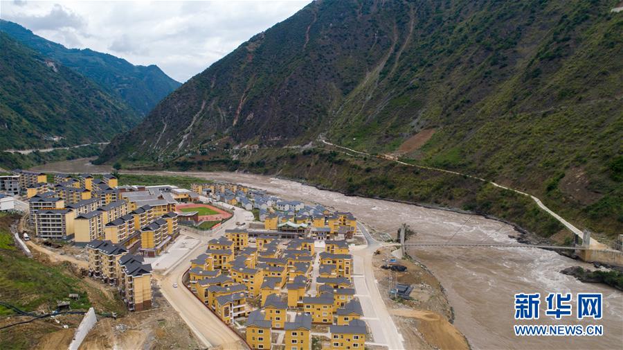 （直過(guò)民族脫貧攻堅(jiān)&middot;圖文互動(dòng)）（1）下山！傈僳群眾開啟新生活