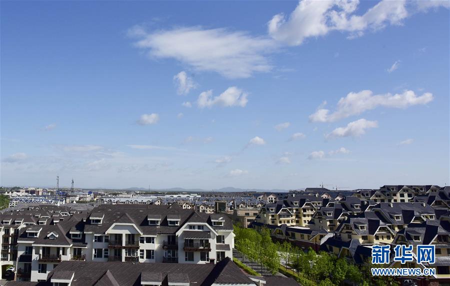 （在習近平新時代中國特色社會主義思想指引下&mdash;&mdash;新時代新作為新篇章&middot;圖文互動）（1）在這里，遇見&ldquo;詩和遠方&rdquo;&mdash;&mdash;長白山下&ldquo;第一鎮(zhèn)&rdquo;的全域旅游實踐