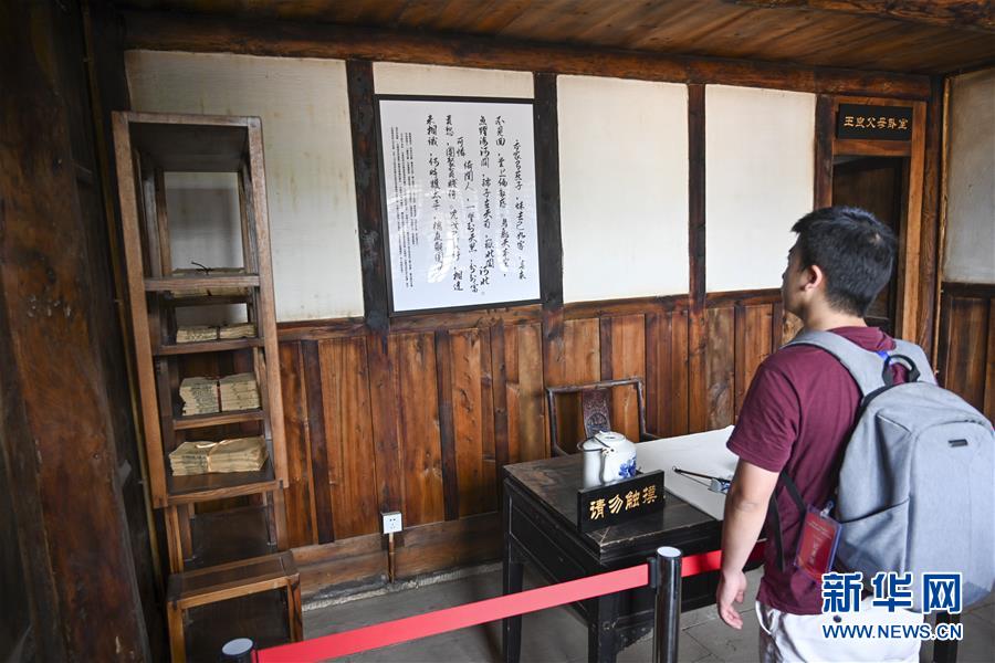 (壯麗70年·奮斗新時(shí)代——記者再走長(zhǎng)征路·圖文互動(dòng))(5)一塊懷表的革命傳承:給王良將軍的一封信