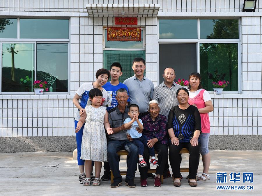 （新華全媒頭條&middot;圖文互動(dòng)）（4）心系北疆　情滿草原&mdash;&mdash;習(xí)近平總書記考察內(nèi)蒙古回訪記