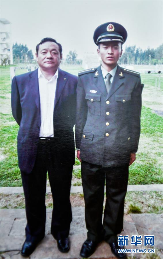 （新華全媒頭條&middot;愛(ài)國(guó)情 奮斗者&middot;圖文互動(dòng)）（7）初心不改 紅心向黨&mdash;&mdash;西部戰(zhàn)區(qū)陸軍某旅玉樹(shù)獨(dú)立騎兵連連長(zhǎng)尼都塔生一家四代跟黨走紀(jì)實(shí)