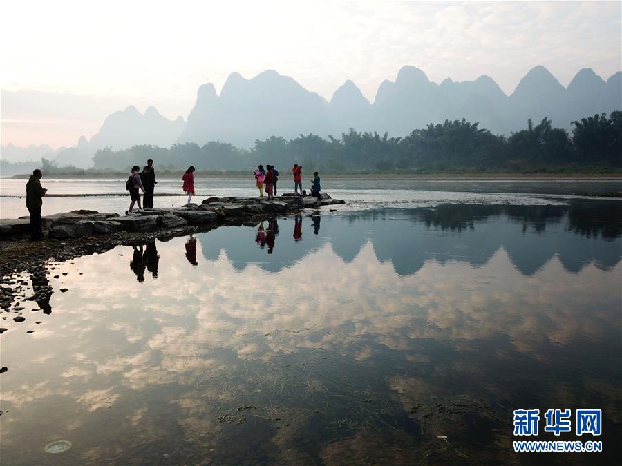 (壯麗70年·奮斗新時代——共和國發(fā)展成就巡禮·圖文互動)(8)壯美廣西70年:走活開放新棋局 勠力共圓復興夢