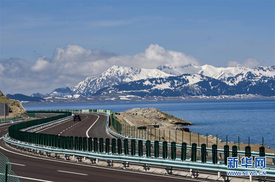（壯麗70年&middot;奮斗新時代&mdash;&mdash;共和國發(fā)展成就巡禮&middot;圖文互動）（3）旭日映天山　邊疆展新顏&mdash;&mdash;新中國成立70年新疆改革發(fā)展巡禮