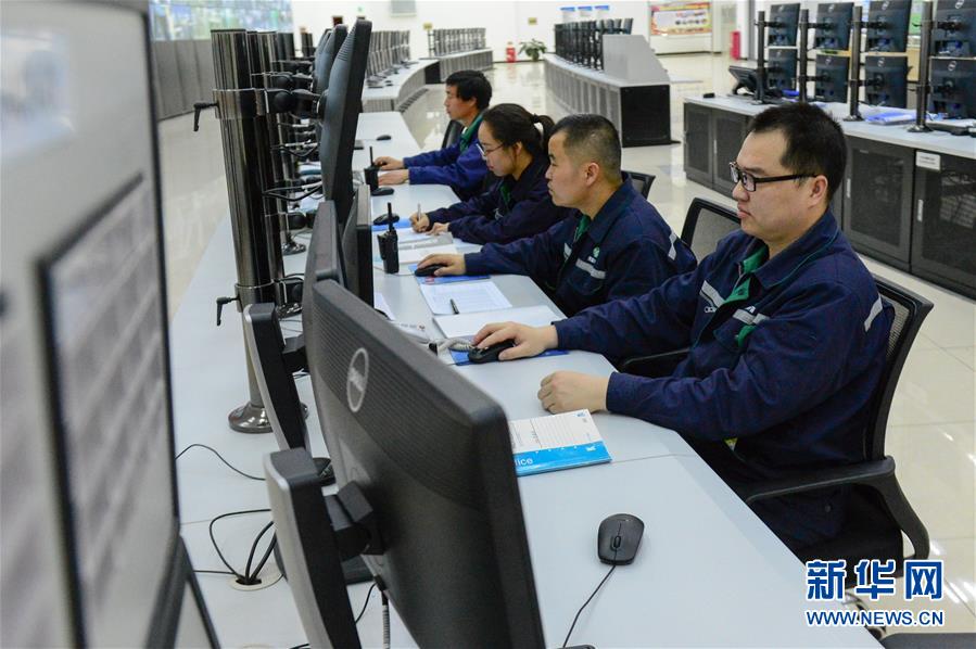 （壯麗70年&middot;奮斗新時代&mdash;&mdash;共和國發(fā)展成就巡禮&middot;圖文互動）（5）旭日映天山　邊疆展新顏&mdash;&mdash;新中國成立70年新疆改革發(fā)展巡禮