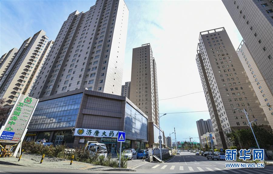 （壯麗70年&middot;奮斗新時代&mdash;&mdash;共和國發(fā)展成就巡禮&middot;圖文互動）（10）旭日映天山　邊疆展新顏&mdash;&mdash;新中國成立70年新疆改革發(fā)展巡禮