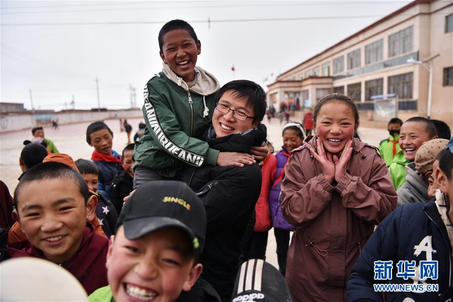 （不忘初心、牢記使命&middot;圖文互動）（1）青春之花綻放五千米云端&mdash;&mdash;記扎根海拔最高縣小學(xué)教師夫妻杜安東、曹曉花