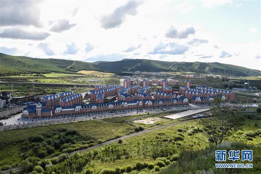 (在習(xí)近平新時(shí)代中國(guó)特色社會(huì)主義思想指引下——新時(shí)代新作為新篇章·總書(shū)記關(guān)心的百姓身邊事·圖文互動(dòng))(3)棚改的溫暖:1億多人“出棚進(jìn)樓”