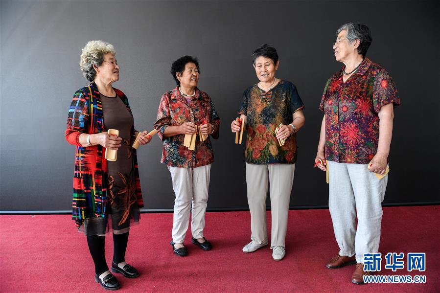 (在習(xí)近平新時(shí)代中國(guó)特色社會(huì)主義思想指引下——新時(shí)代新作為新篇章·總書(shū)記關(guān)心的百姓身邊事·圖文互動(dòng))(7)棚改的溫暖:1億多人“出棚進(jìn)樓”