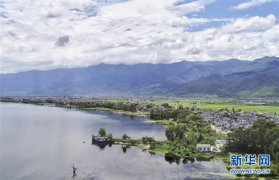 （在習(xí)近平新時代中國特色社會主義思想指引下&mdash;&mdash;新時代新作為新篇章&middot;總書記關(guān)心的百姓身邊事&middot;圖文互動）（2）留住鄉(xiāng)愁 綻放新顏&mdash;&mdash;傳統(tǒng)村落保護激發(fā)鄉(xiāng)村活力