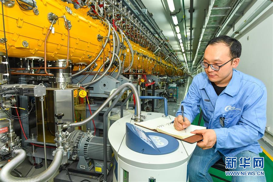 (壯麗70年·奮斗新時代——共和國發(fā)展成就巡禮·圖文互動)(5)南粵譜寫新篇章 敢為人先再出發(fā)——廣東70年跨越式發(fā)展紀實