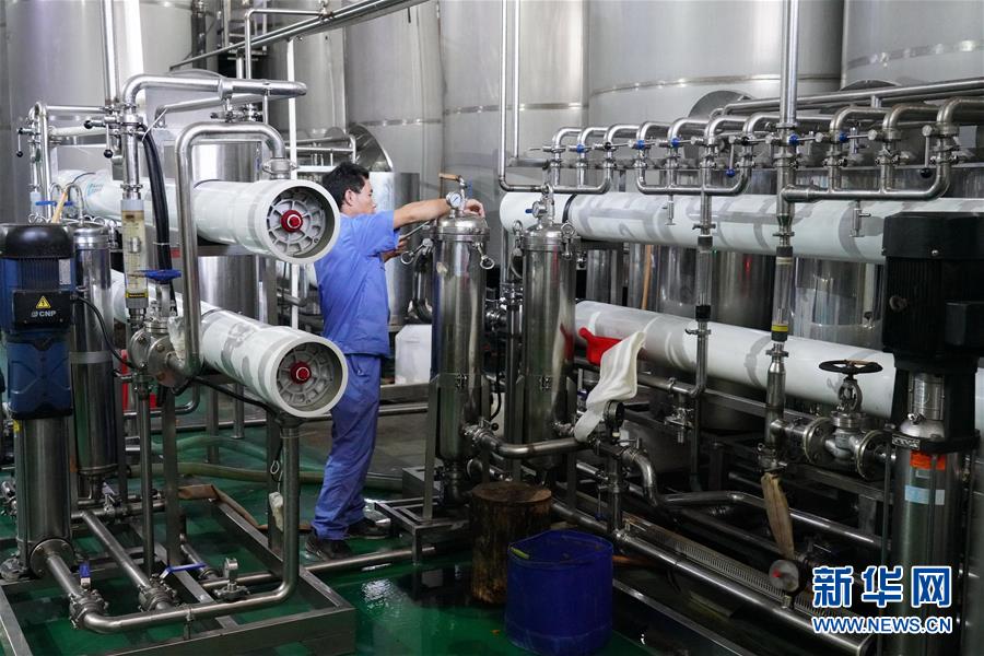 （在習(xí)近平新時(shí)代中國(guó)特色社會(huì)主義思想指引下&mdash;&mdash;新時(shí)代新作為新篇章&middot;總書(shū)記關(guān)心的百姓身邊事&middot;圖文互動(dòng)）（1）大污染變身&ldquo;大寶藏&rdquo;：治理畜禽糞污，他們這樣干！