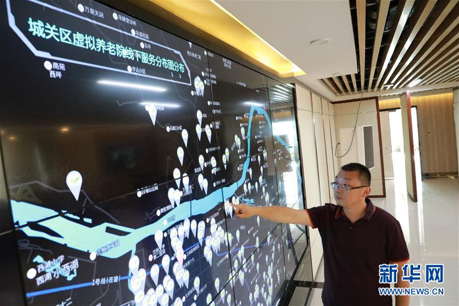 （在習(xí)近平新時(shí)代中國(guó)特色社會(huì)主義思想指引下&mdash;&mdash;新時(shí)代新作為新篇章&middot;總書記關(guān)心的百姓身邊事）（2）養(yǎng)老院新&ldquo;風(fēng)景&rdquo;：大愛(ài)扮美夕陽(yáng)紅