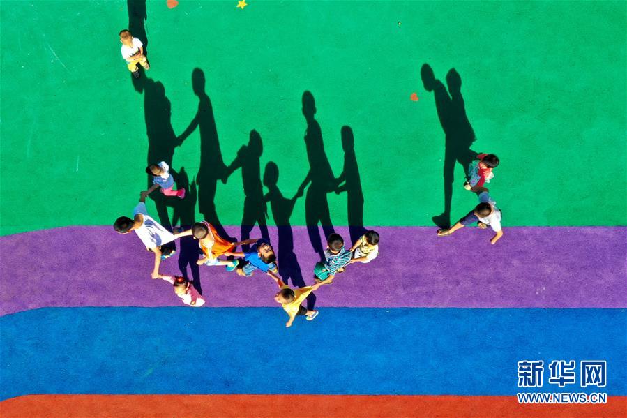 （在習(xí)近平新時(shí)代中國特色社會(huì)主義思想指引下&mdash;&mdash;新時(shí)代新作為新篇章&middot;總書記關(guān)心的百姓身邊事&middot;圖文互動(dòng)）（3）特別的愛，給特別的你&mdash;&mdash;特殊教育的別樣風(fēng)景