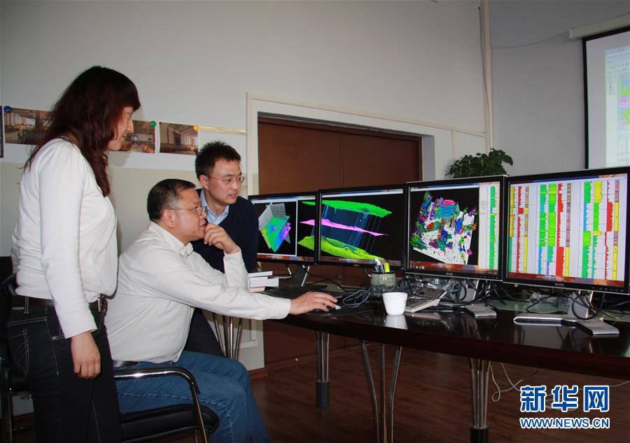 （新華全媒頭條&middot;圖文互動(dòng)）（10）凝聚民族復(fù)興的精神偉力&mdash;&mdash;以習(xí)近平同志為核心的黨中央重視思想道德建設(shè)關(guān)心關(guān)愛道德模范紀(jì)實(shí)