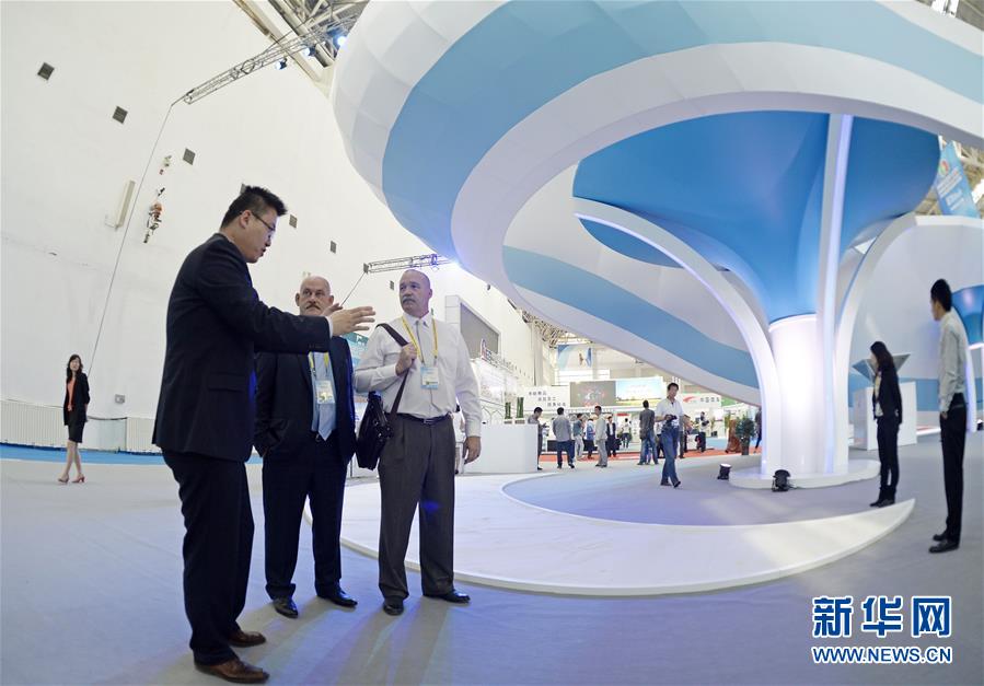 (新華全媒頭條·圖文互動(dòng))(13)舟舶繼路辟新天 商使交屬煥新顏——寫在第四屆中阿博覽會(huì)開(kāi)幕之際