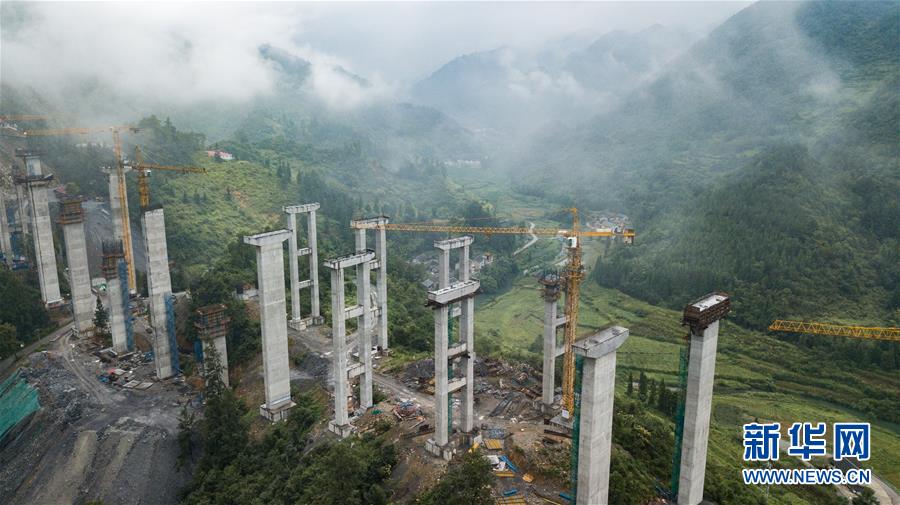 （壯麗70年&middot;奮斗新時(shí)代&mdash;&mdash;共和國(guó)發(fā)展成就巡禮）（8）人暢其行、貨暢其流&mdash;&mdash;共和國(guó)交通運(yùn)輸業(yè)發(fā)展成就巡禮