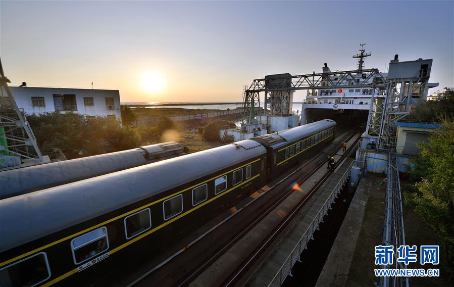 （壯麗70年&middot;奮斗新時(shí)代&mdash;&mdash;共和國(guó)發(fā)展成就巡禮）（11）人暢其行、貨暢其流&mdash;&mdash;共和國(guó)交通運(yùn)輸業(yè)發(fā)展成就巡禮