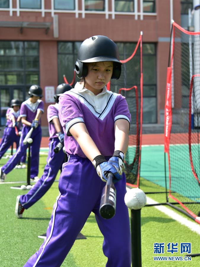 （體育&middot;圖文互動(dòng)）（3）（在習(xí)近平新時(shí)代中國(guó)特色社會(huì)主義思想指引下&mdash;&mdash;新時(shí)代新作為新篇章&middot;總書記關(guān)心的百姓身邊事）奔跑吧，少年！&mdash;&mdash;體育讓孩子們插上強(qiáng)壯的翅膀（配本社同題文字稿）