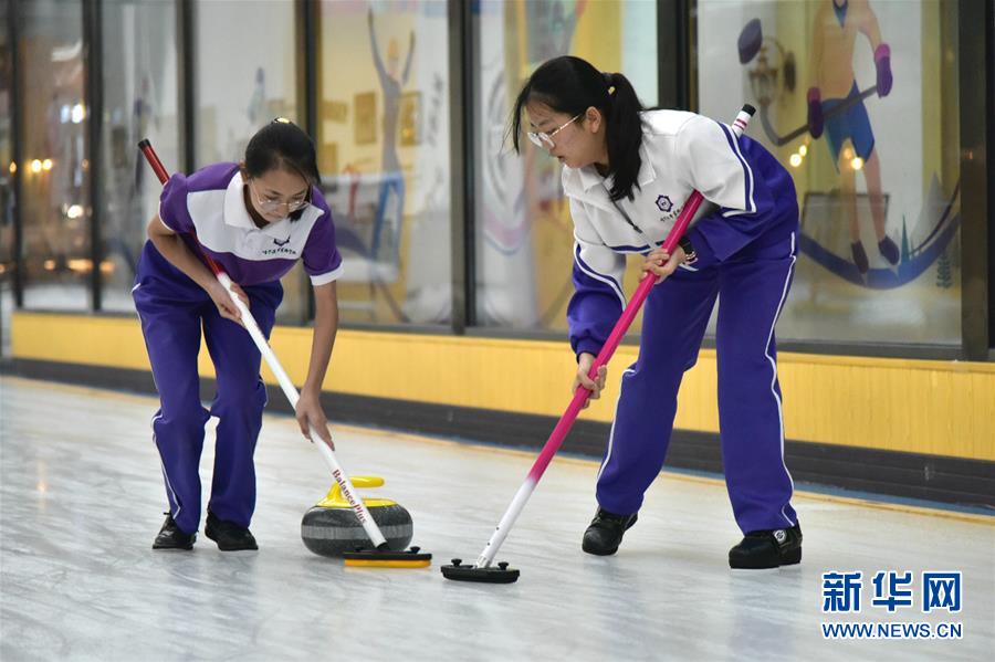 （體育&middot;圖文互動(dòng)）（4）（在習(xí)近平新時(shí)代中國(guó)特色社會(huì)主義思想指引下&mdash;&mdash;新時(shí)代新作為新篇章&middot;總書記關(guān)心的百姓身邊事）奔跑吧，少年！&mdash;&mdash;體育讓孩子們插上強(qiáng)壯的翅膀（配本社同題文字稿）