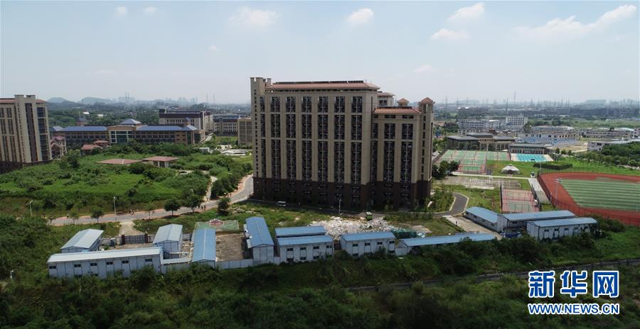 （在習(xí)近平新時代中國特色社會主義思想指引下&mdash;&mdash;新時代新作為新篇章&middot;圖文互動）（1）&ldquo;我們給火箭做減重&rdquo;&mdash;&mdash;高?？萍紕?chuàng)新進(jìn)行時