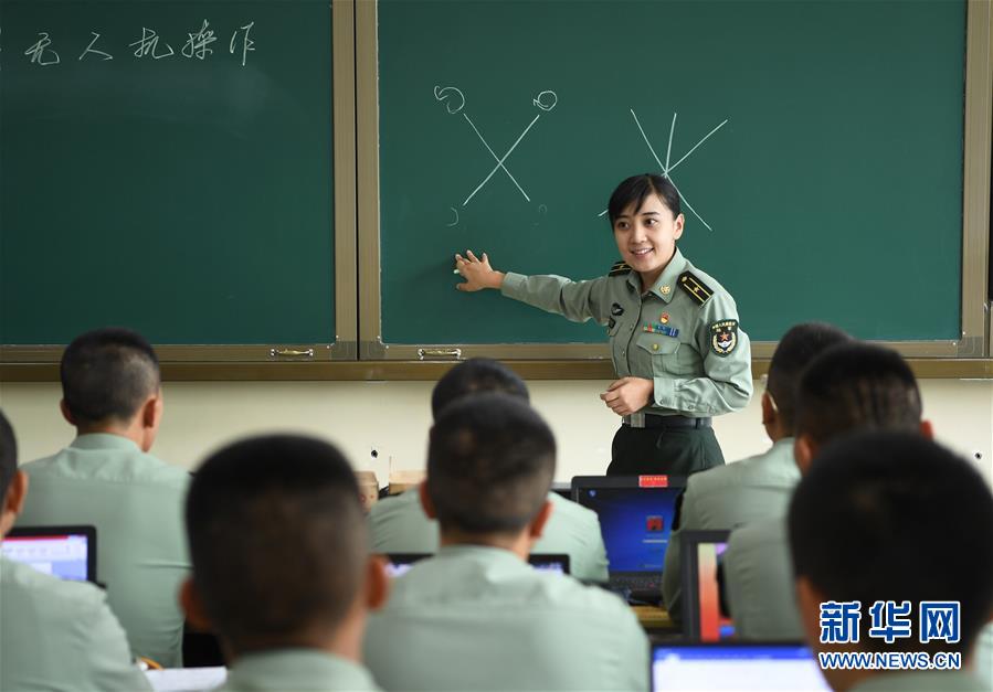 (圖文互動)(2)歷史的見證——陸軍邊海防學院維吾爾族女講師其曼古力一家三代守疆固邊記事