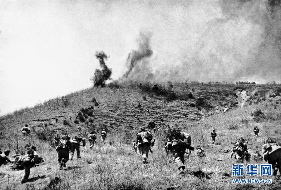 （圖文互動）（1）為了&ldquo;中國號&rdquo;巨輪揚帆遠(yuǎn)航&mdash;&mdash;中國共產(chǎn)黨領(lǐng)導(dǎo)下的人民軍隊忠于祖國、服務(wù)人民啟示錄