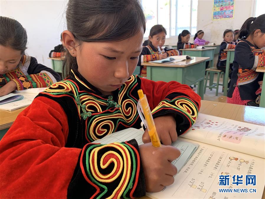 （新華全媒頭條&middot;圖文互動）（3）讓各民族手足相親守望相助&mdash;&mdash;以習(xí)近平同志為核心的黨中央關(guān)心少數(shù)民族和民族工作紀實