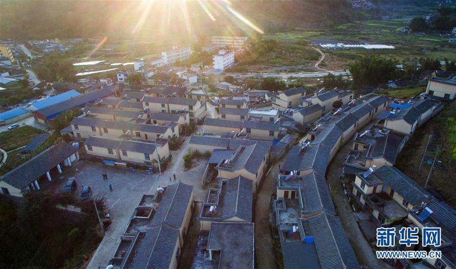 （新華全媒頭條&middot;圖文互動）（5）讓各民族手足相親守望相助&mdash;&mdash;以習(xí)近平同志為核心的黨中央關(guān)心少數(shù)民族和民族工作紀實