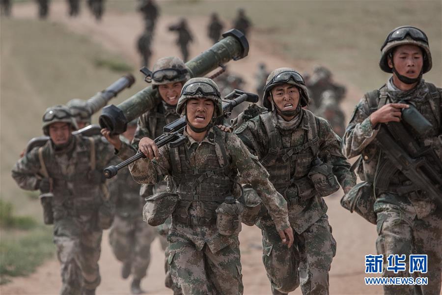 （新華全媒頭條&middot;圖文互動）（13）沿著中國特色強(qiáng)軍之路闊步前進(jìn)&mdash;&mdash;黨中央、中央軍委領(lǐng)導(dǎo)推進(jìn)國防和軍隊(duì)建設(shè)70年紀(jì)實(shí)