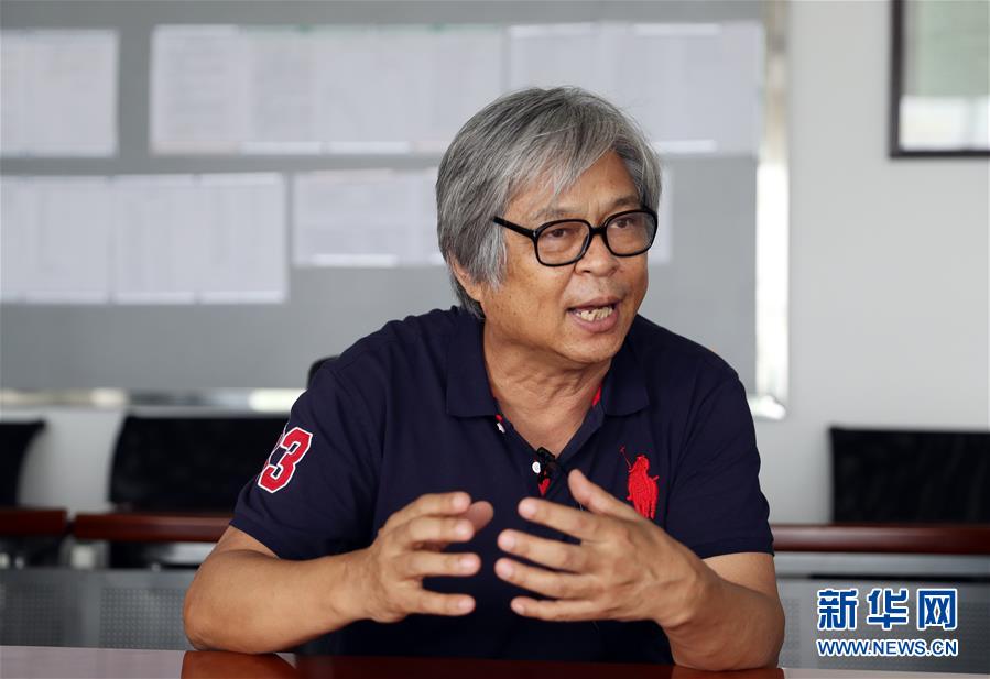 (圖文互動(dòng))(5)難忘:第一枚金屬國(guó)徽的金色記憶