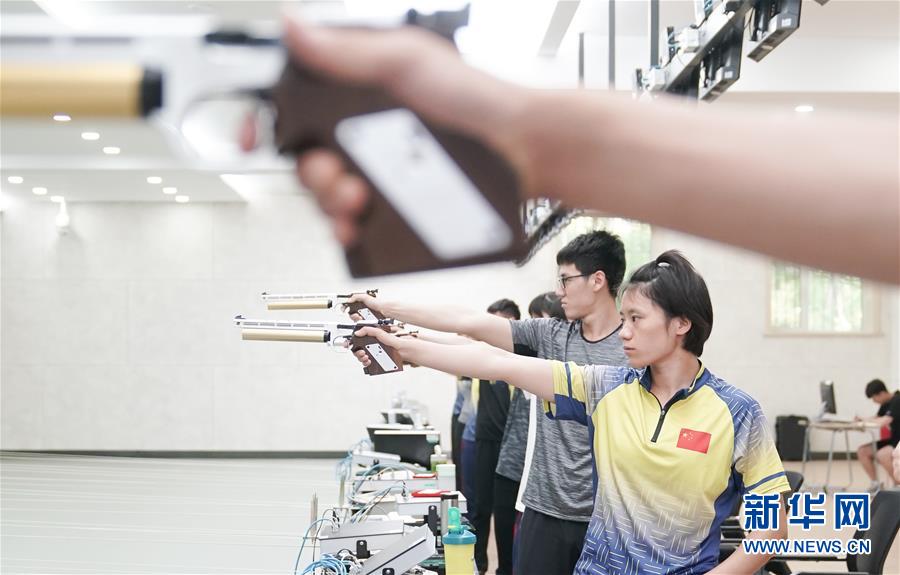 (軍運(yùn)會·圖文互動)(1)斗志昂揚(yáng)創(chuàng)佳績 壯懷激烈展雄風(fēng)——八一空軍五項(xiàng)隊(duì)成長記(配本社同題文字稿)