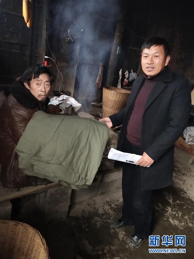 (新華全媒頭條·圖文互動(dòng))(8)永不歸來(lái)的“戰(zhàn)士”——追記倒在脫貧攻堅(jiān)一線的貴州沿河縣駐村第一書記文偉紅