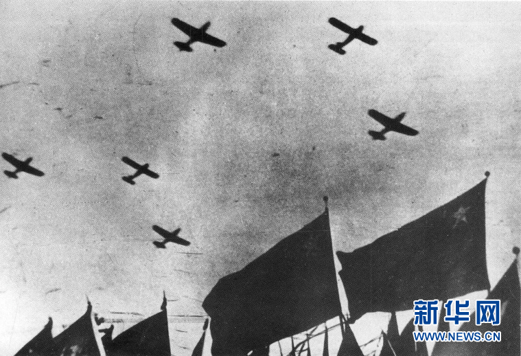 （新華全媒頭條&middot;人民空軍70年&middot;圖文互動(dòng)）（1）陽光照耀奮飛的航程&mdash;&mdash;黨中央、中央軍委和習(xí)主席關(guān)心人民空軍建設(shè)發(fā)展紀(jì)實(shí)