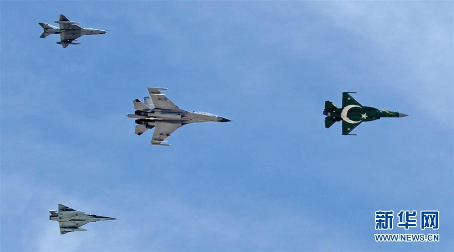 （新華全媒頭條&middot;人民空軍70年&middot;圖文互動(dòng)）（8）陽光照耀奮飛的航程&mdash;&mdash;黨中央、中央軍委和習(xí)主席關(guān)心人民空軍建設(shè)發(fā)展紀(jì)實(shí)