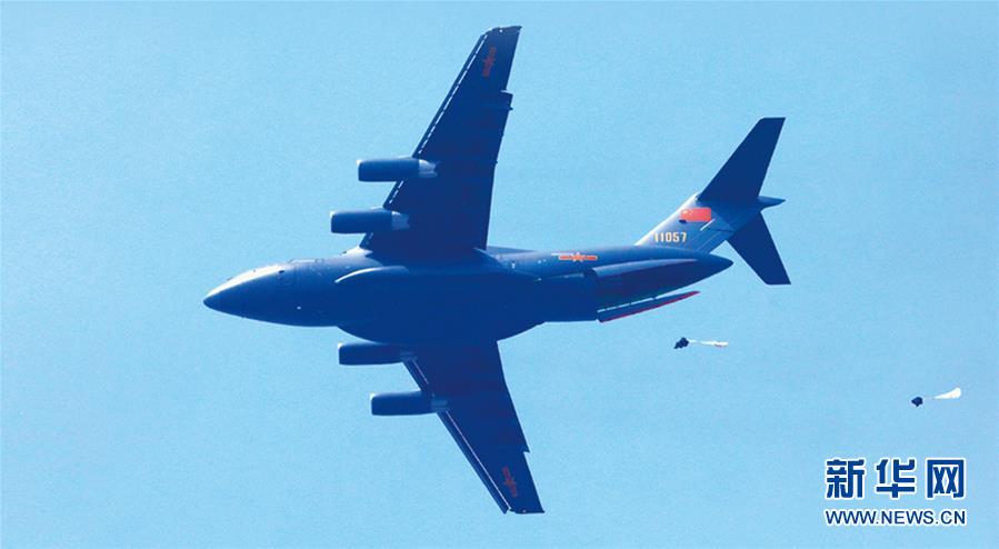 （新華全媒頭條&middot;人民空軍70年&middot;圖文互動(dòng)）（10）陽光照耀奮飛的航程&mdash;&mdash;黨中央、中央軍委和習(xí)主席關(guān)心人民空軍建設(shè)發(fā)展紀(jì)實(shí)