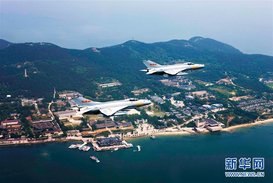 （新華全媒頭條&middot;人民空軍70年&middot;圖文互動(dòng)）（11）陽光照耀奮飛的航程&mdash;&mdash;黨中央、中央軍委和習(xí)主席關(guān)心人民空軍建設(shè)發(fā)展紀(jì)實(shí)