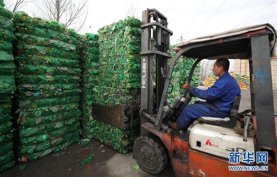 (四中全會精神在基層·圖文互動)(4)老工業(yè)城市“明星產(chǎn)品”的昔與今