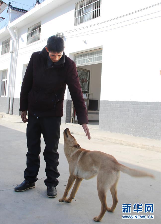 （四中全會精神在基層&middot;圖文互動）（1）記者手記：兩腳沾地，深切感悟什么叫&ldquo;以人民為中心&rdquo;