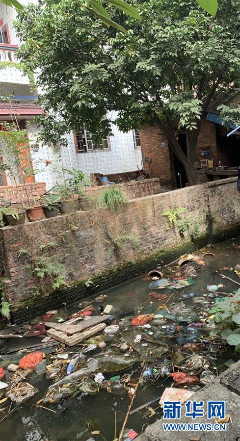 （圖文互動(dòng)）（2）河長(zhǎng)職責(zé)寫得明明白白，條條舉措無一落實(shí)&mdash;&mdash;國(guó)務(wù)院檢查組暗訪核查佛山一農(nóng)村河涌黑臭十余年無人管理