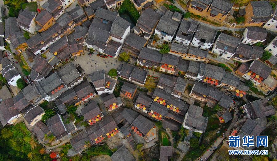 （圖文互動）（1）鄉(xiāng)村攝影師、鄉(xiāng)村&ldquo;模特&rdquo;、民宿店主&mdash;&mdash;鄉(xiāng)村旅游推動婺源農(nóng)民生活方式發(fā)生新變化