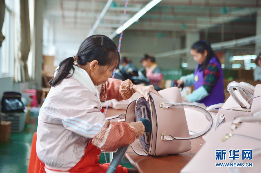 （圖文互動(dòng)）（3）人回鄉(xiāng)、錢回流、企回遷&mdash;&mdash;一個(gè)大石山區(qū)貧困縣的返鄉(xiāng)創(chuàng)業(yè)故事 