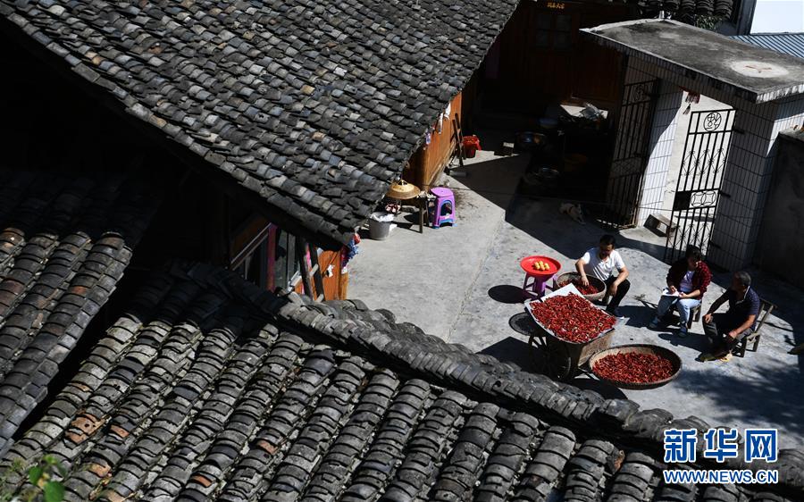 （新華全媒頭條&middot;圖文互動）（3）干部去哪兒了？&mdash;&mdash;貴州干部大規(guī)模下沉脫貧攻堅一線紀實