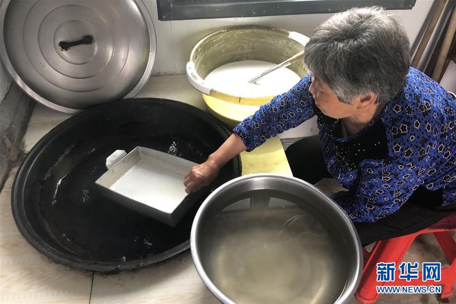 （脫貧攻堅(jiān)&middot;圖文互動(dòng)）（2）中國東極故事之四：&ldquo;粉皮大娘&rdquo;屈晶的&ldquo;脫貧秘方&rdquo;