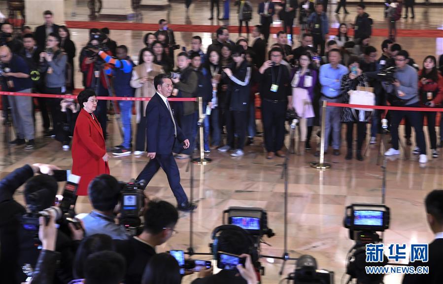 （兩會(huì)&middot;面對(duì)面）（13）全國(guó)政協(xié)委員接受采訪