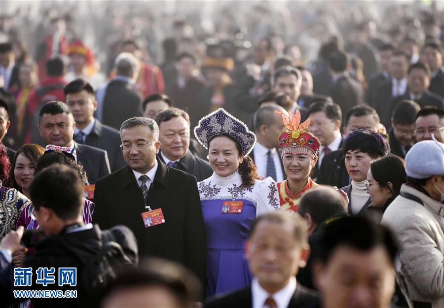 （兩會(huì)&middot;人大開(kāi)幕&middot;XHDW）（10）十三屆全國(guó)人大二次會(huì)議開(kāi)幕