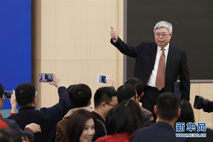 （兩會(huì)&middot;XHDW）（6）國務(wù)院扶貧辦主任劉永富就&ldquo;攻堅(jiān)克難&mdash;&mdash;堅(jiān)決打贏脫貧攻堅(jiān)戰(zhàn)&rdquo;答記者問