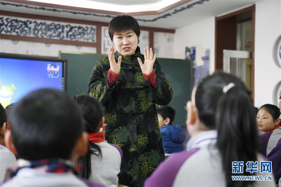 （兩會&middot;圖片故事）（5）全國人大代表馬恒燕：讓城鄉(xiāng)學生共享&ldquo;互聯(lián)網+教育&rdquo;優(yōu)質資源